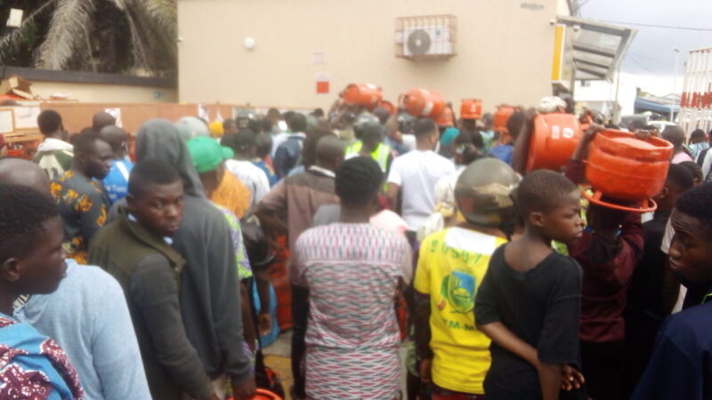 Rareté du gaz domestique sur le marché: la ruée vers le peu de stock, la peine des populations continue