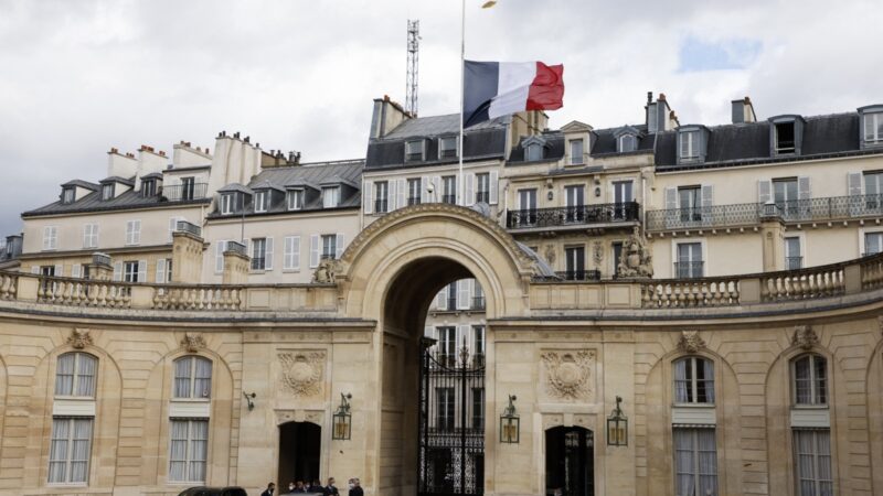 France: des mortiers lancés en direction de l&rsquo;Élysée, la peur s&rsquo;installe