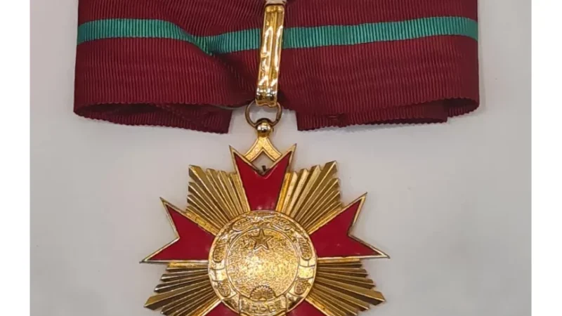 Tableau des ordres nationaux: Plus de 4 000 cadres fonctionnaires et cadres du secteur privé distingués  ‎