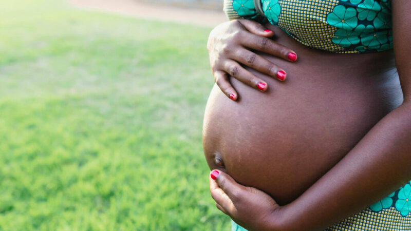 BENIN: un homme enceinte l&rsquo;apprentie de sa femme