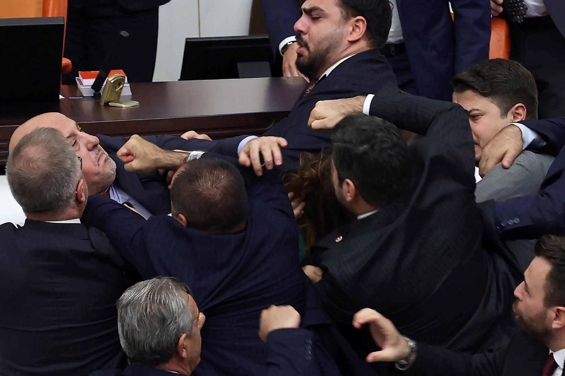 Turquie : une bagarre éclate au Parlement entre députés
