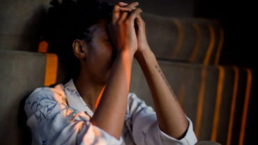 VBG au Bénin : « Il m’a projetée sur le lit et a sorti… », une fille,  la vingtaine raconte son aventure hasardeuse