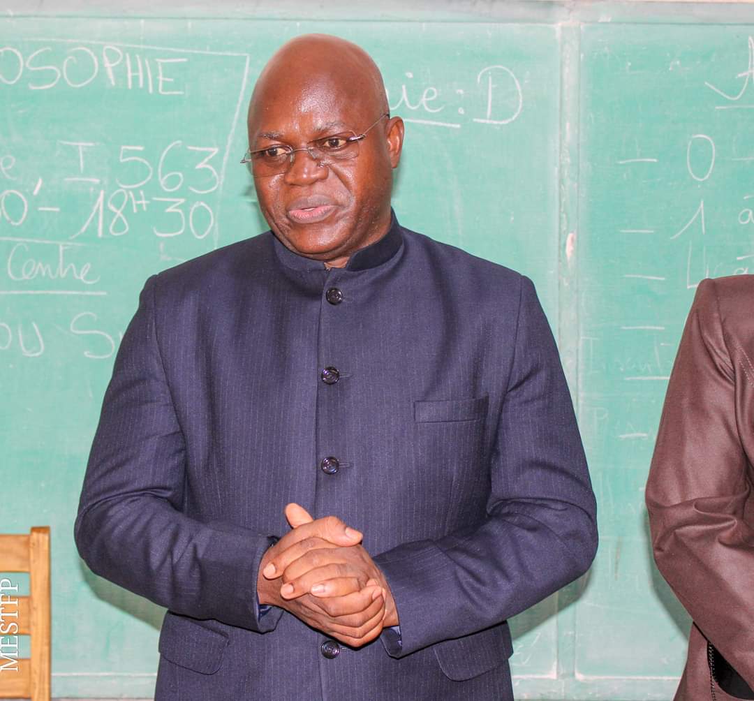 Amélioration des résultats au BEPC 2024: Le Ministre Yves Chabi Kouaro fait une promesse aux enseignants 