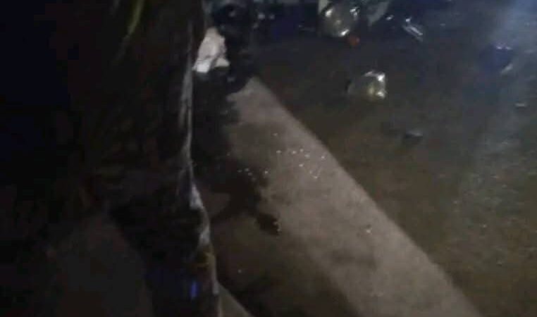 Carrefour IITA/Abomey-Calavi : un véhicule gros porteur tombe sur une quinzaine de motocyclistes dans les feux tricolores