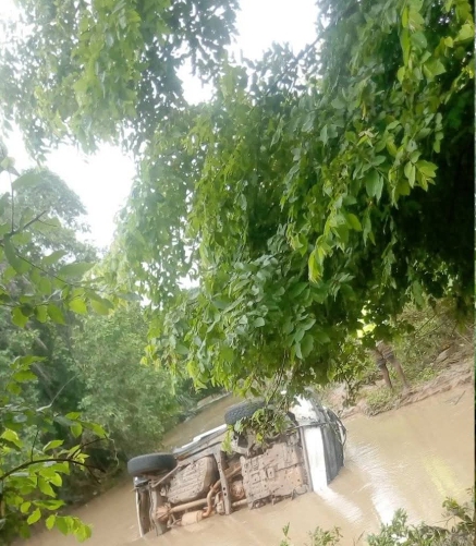 Bembèrèkè: un 4X4 chute du pont de Wodo et finit sa course dans les eaux