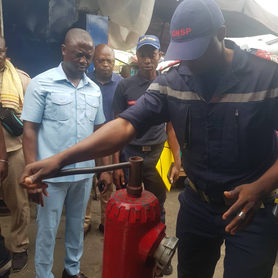 Lutte contre les comportements à risques d&rsquo;incendie à Dantokpa : Le DG Arnaud Agbodjèté passe à la phase répressive des commerçantes indélicates