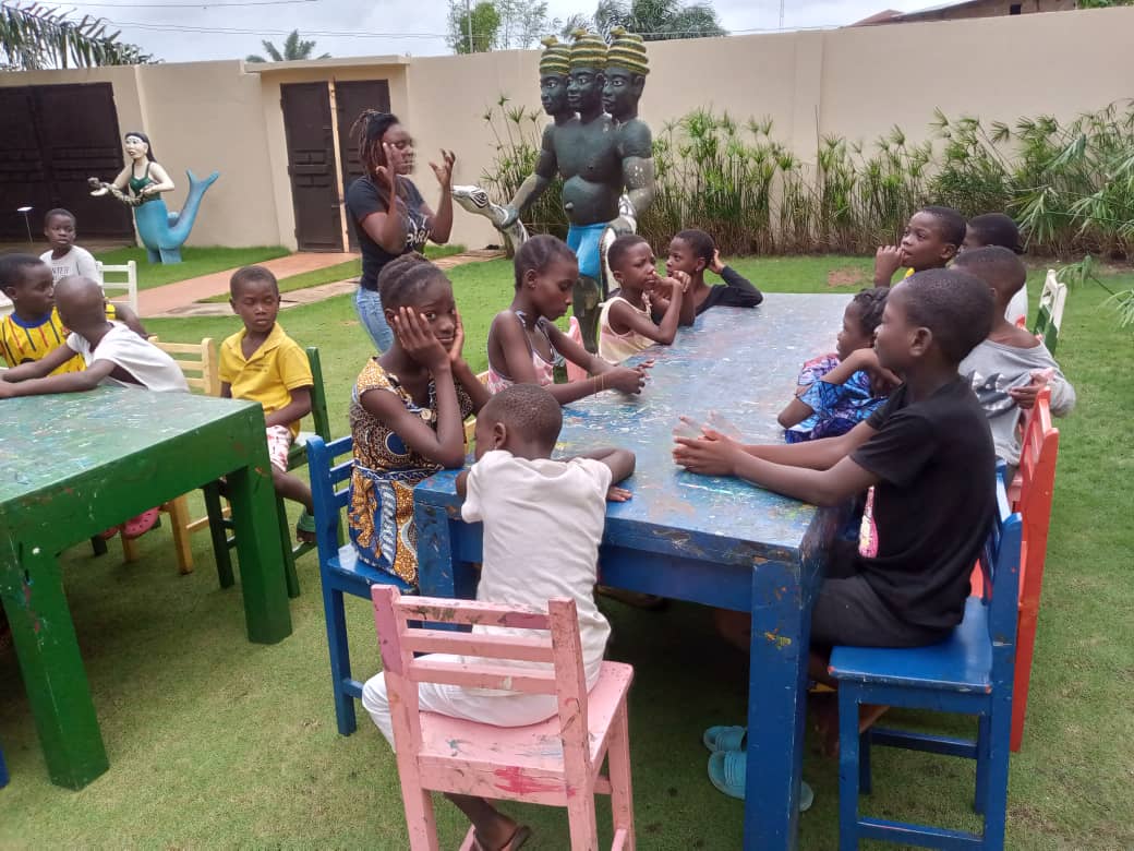 Musée de Ouidah de la Fondation Zinsou : Éliane Aïsso initie les enfants à la photographie d’art et leur fait découvrir la démarche artistique