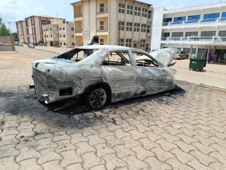 UAC: Un pasteur perd son véhicule et d&rsquo;importants billets de 10 mille dans un incendie