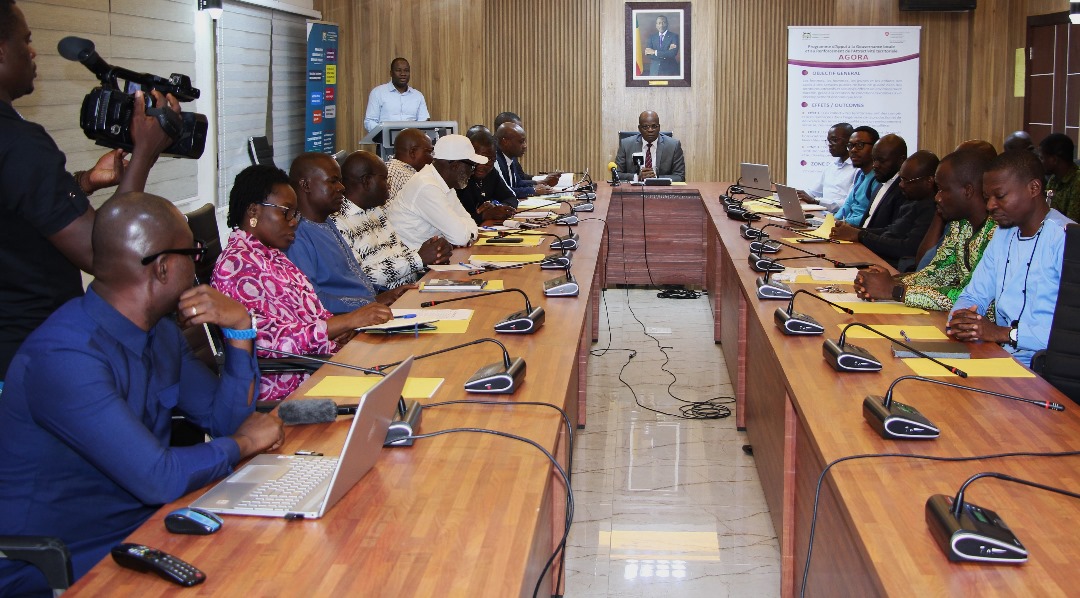 1ère session ordinaire de la CMSIC au MDGL : Raphaël Akotègnon et les cadres du ministère apprécient les programmes et projets numériques