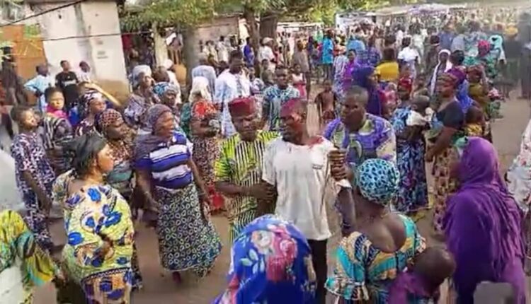 Bénin: la succession au trône d&rsquo;un roi divise les prétendants, une violente bagarre éclate 