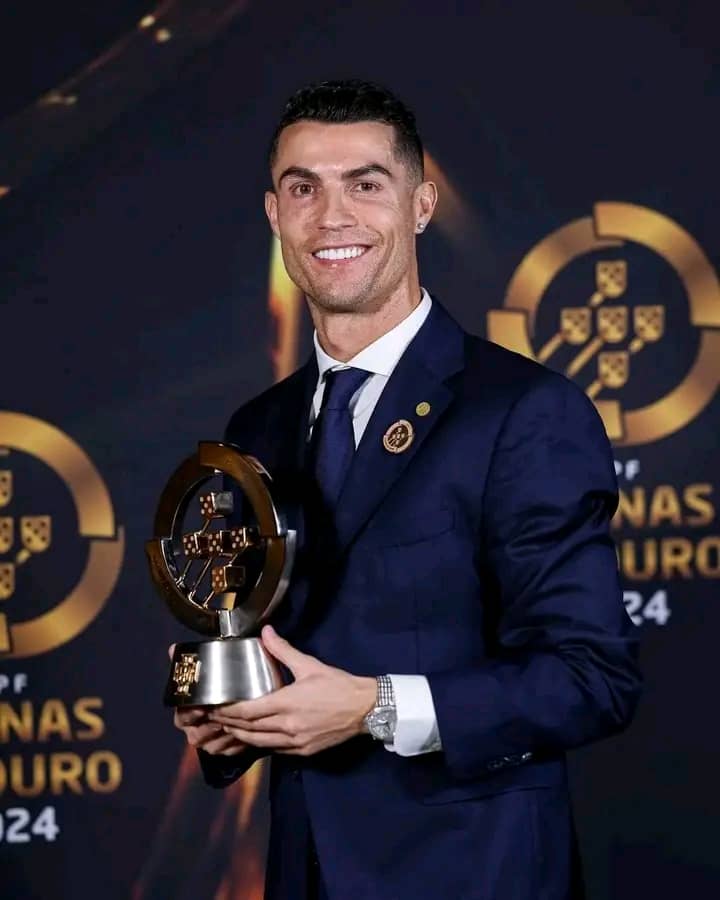 Football: Cristiano Ronaldo reçoit un prestigieux trophée 