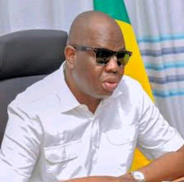 Régulation de l&rsquo;affichage publicitaire à Cotonou : l&rsquo;ultime avertissement du Maire Atrokpo