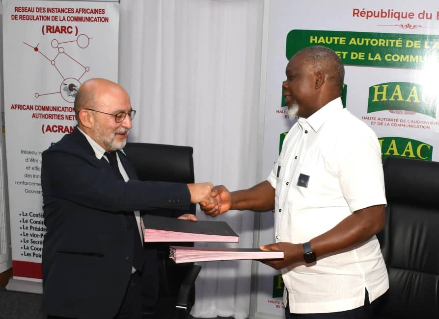 Médias: la convention de concession de la RFI renouvelée au Benin