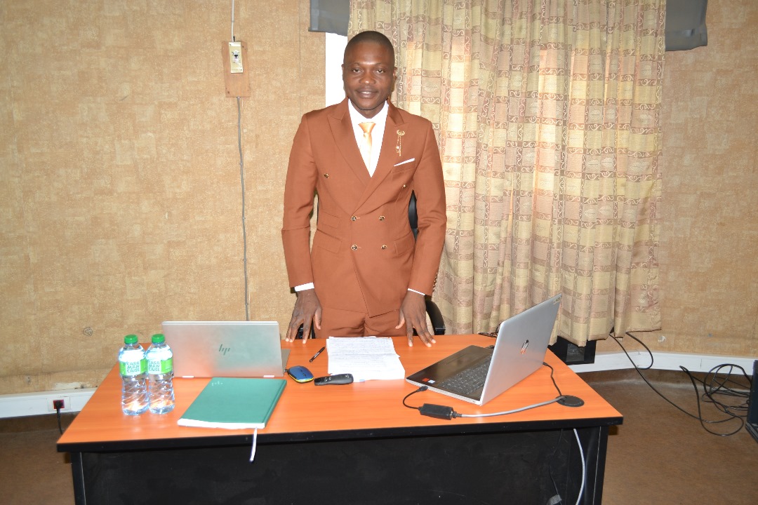 Entrepreneuriat informel et théories institutionnelles: Donatien Tchidé-Hounsa consacre un travail de recherches sur le sujet et décroche avec brio son Doctorat à l&rsquo;Université Cheikh Anta Diop de Dakar