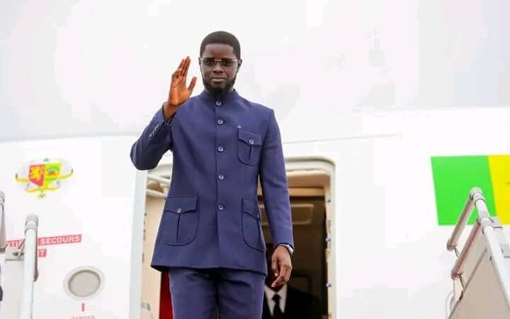 Tension au sommet de l&rsquo;État sénégalais : Ousmane Sonko absent à l&rsquo;arrivée de Diomaye Faye des États-Unis