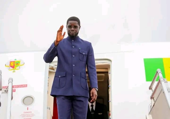 Tension au sommet de l&rsquo;État sénégalais : Ousmane Sonko absent à l&rsquo;arrivée de Diomaye Faye des États-Unis