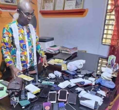 Fraudes au Bac 2025 en Côte d&rsquo;Ivoire : près de 1000 téléphones portables saisis en plein déroulement des épreuves