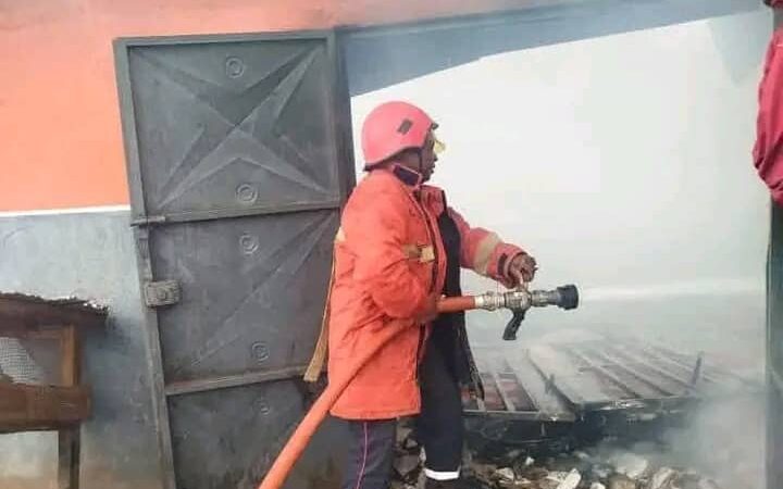 Incendie dévastateur à MAMA : une boutique réduite en cendres, d&rsquo;importants dégâts matériels estimés à plusieurs millions de francs CFA 