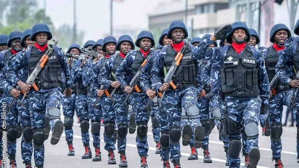 Police Républicaine: 198 officiers subalternes promus aux grades supérieurs