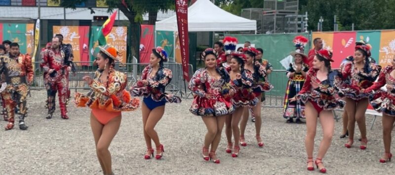 J0 Paris 204 – En direct de la Station Afrique: Les Boliviens dansent la “caporale” pour rappeler leurs racines africaines 