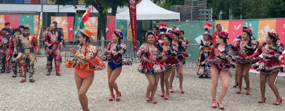 J0 Paris 204 – En direct de la Station Afrique: Les Boliviens dansent la “caporale” pour rappeler leurs racines africaines 