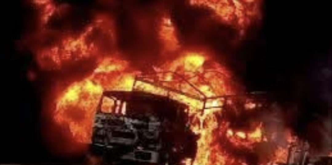 Axe Cotonou/Porto-Novo: un minibus complètement consumé ce vendredi