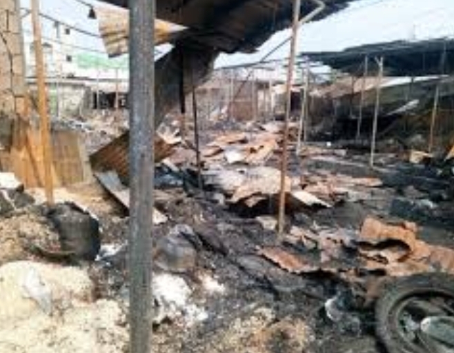 Cotonou: le marché de Sainte Rita réduit en cendres, 70 étalages partis en fumée