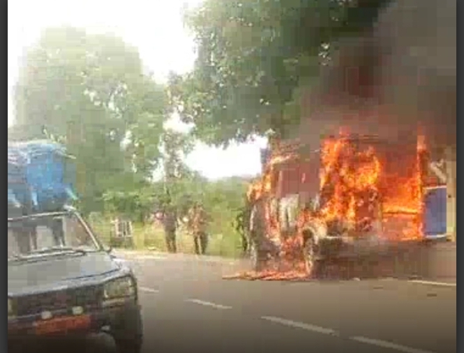 BENIN: Un bus transportant des élèves prend feu en circulation