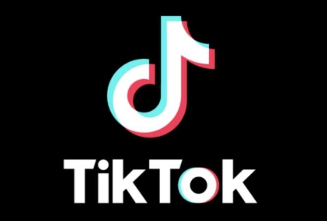 Pour dispersion de billets de banque: une tiktokeuse condamnée