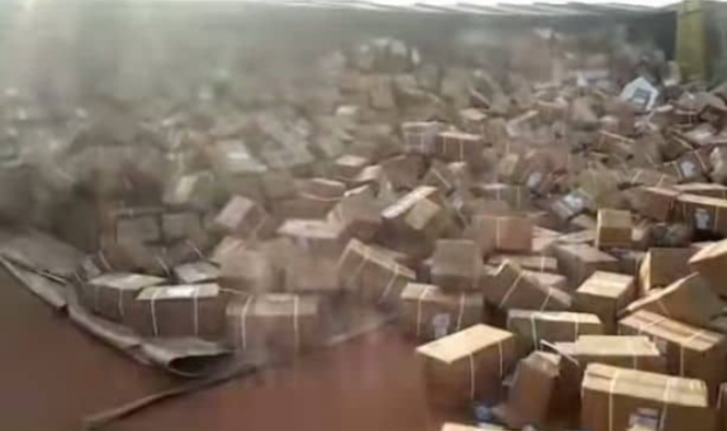 Accident de circulation: un camion transportant des médicaments s’est renversé à Ikpinlè