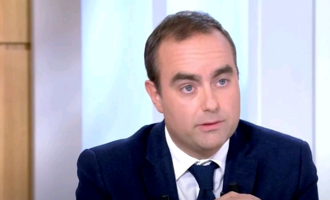 France: Sébastien Lecornu tente une sortie constructive malgré sa démission ‎