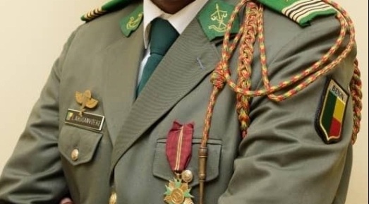 Bénin : un colonel escroqué par son propre neveu, le dossier vire à l’accusation de coup d’État