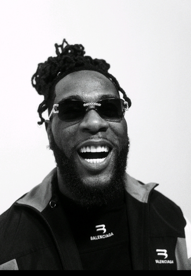 ‎«Walahi, je n’interprète plus une seule chanson tant qu’elle n’est pas sortie» lance Burna Boy à un couple qu&rsquo;il a expulsé de son concert parceque la femme somnolait  ‎