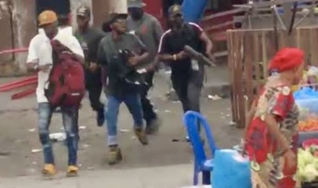 Insécurité: Un cambiste braqué en plein marché, près de 7.000 dollars et deux motos emportées 