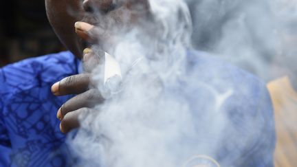 Consommation de la drogue: en face du juge, un prévenu déclare: ‎ »Je fume parce que j’ai mal aux os et je souffre d’asthme… »