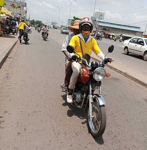 Bénin: un client drogue un Zémidjan à l&rsquo;aide d&rsquo;un pot de yaourt et le dépouille