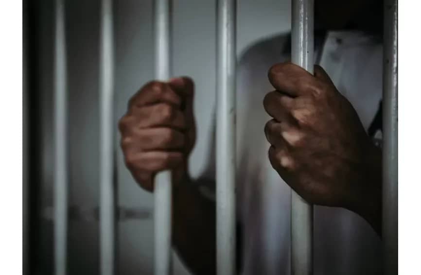 Scandale: Un directeur de funérarium condamné à 40 ans de prison pour avoir caché près de 200 cadavres