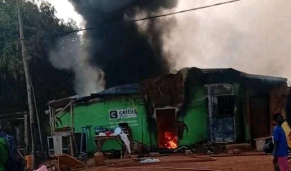 Bohicon : Un violent incendie ravage un bâtiment, l&rsquo;essence kpayo pointé du doigt
