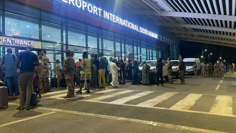 Niger : 17 suspects dont des burkinabé arrêtés après l’attaque de l’aéroport de Niamey