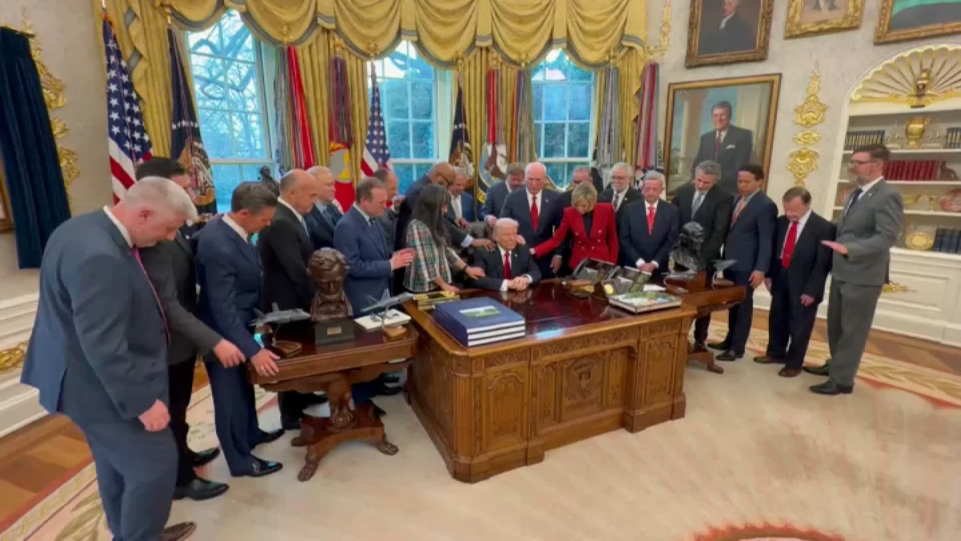 États-Unis: Une vidéo du président Donald Trump en prière avec des pasteurs circule sur les réseaux sociaux