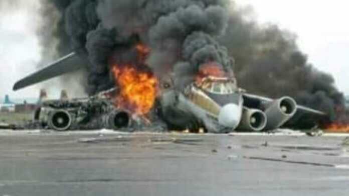 Algérie : un avion militaire s’écrase au décollage, deux morts et quatre blessés graves enregistrés