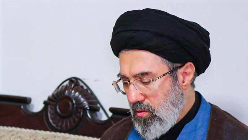 Iran : Mojtaba Khamenei succède à son père au poste de guide suprême