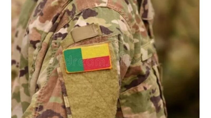 Bénin : un faux militaire écroué pour avoir trompé et volé des agents de l’UAC