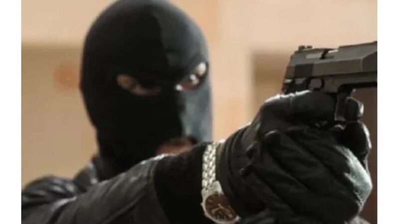 Savè : des cambrioleurs armés attaquent le domicile d’une opératrice économique, cinq suspects