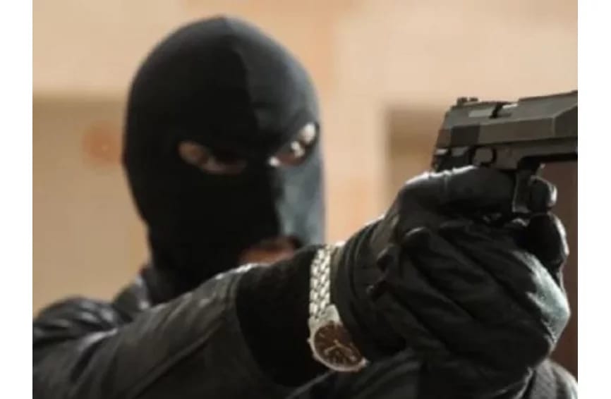 Savè : des cambrioleurs armés attaquent le domicile d’une opératrice économique, cinq suspects