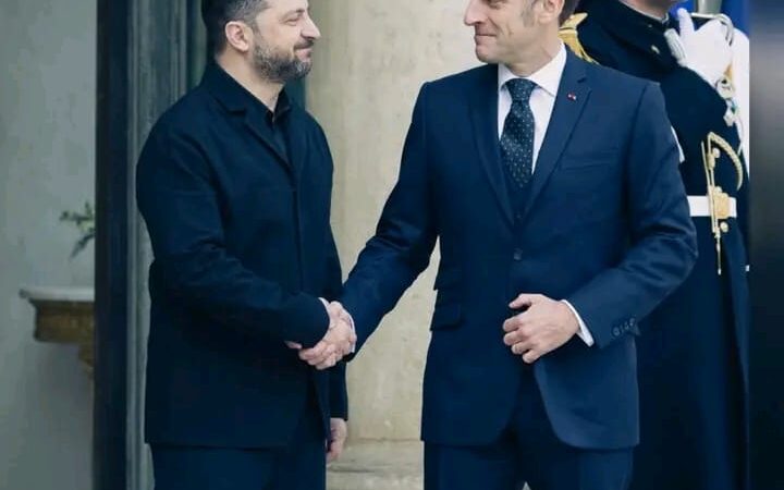 Zelensky à Paris : Macron affiche son soutien et refuse que la guerre en Iran fasse oublier l’Ukraine