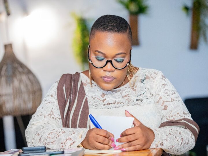 Littérature engagée au Bénin: Bénédicta Kpènassou Marie-Thérèse Aloakinnou adresse 22 lettres pour libérer la parole des filles