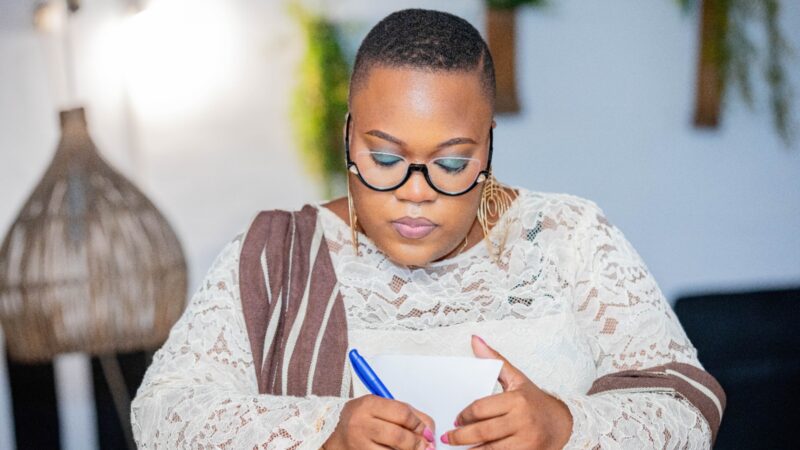 Littérature engagée au Bénin: Bénédicta Kpènassou Marie-Thérèse Aloakinnou adresse 22 lettres pour libérer la parole des filles