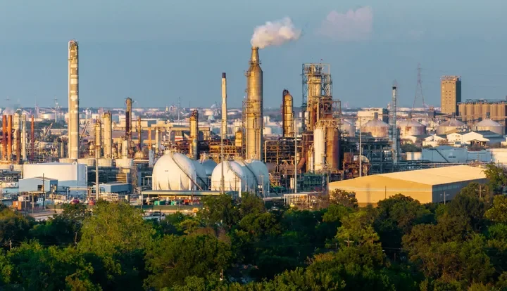 Explosion dans une raffinerie au Texas : les habitants appelés à se confiner