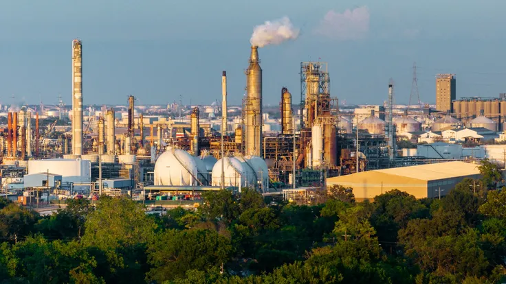 Explosion dans une raffinerie au Texas : les habitants appelés à se confiner